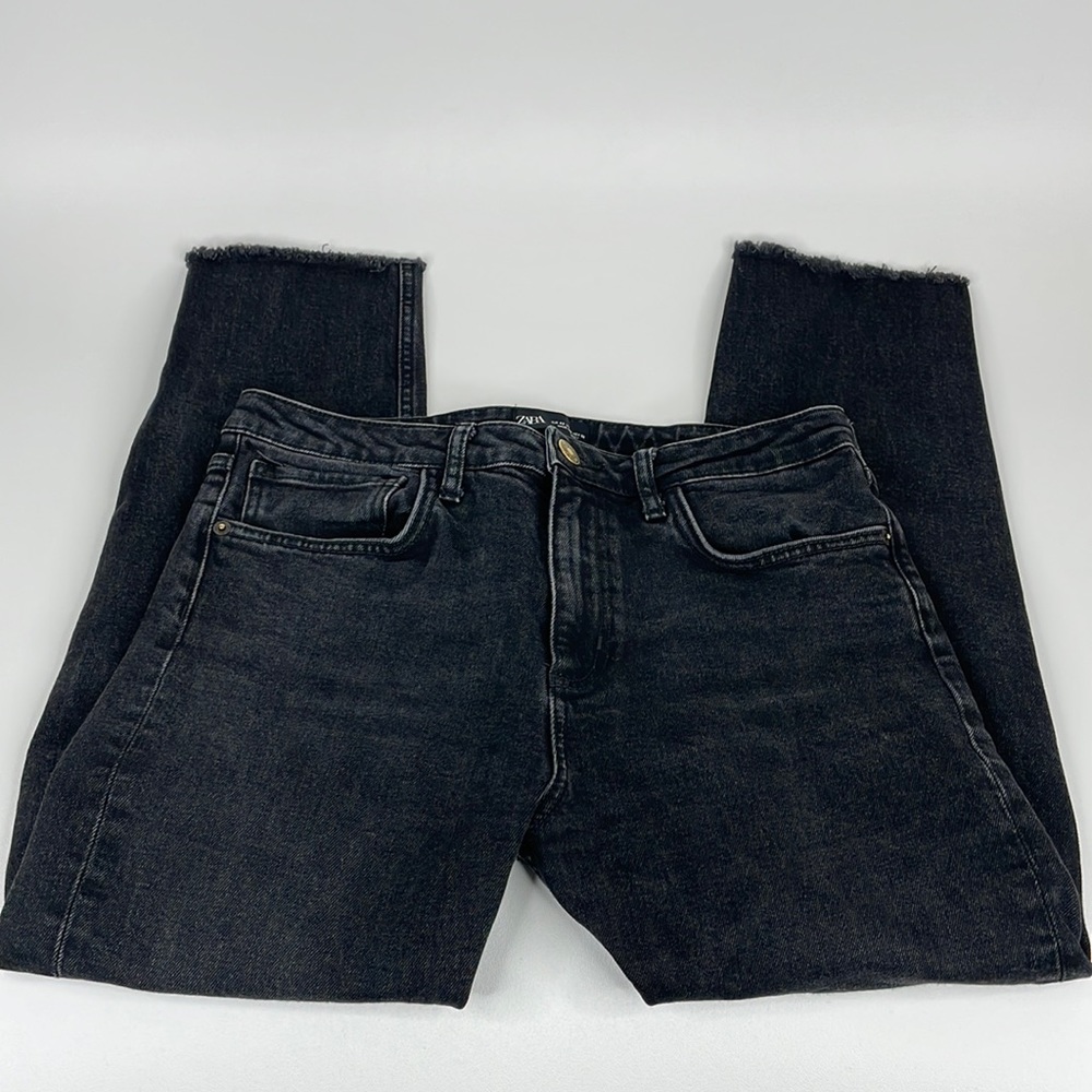 Zara High Rise Straight Leg Cropped raw hem black wash jeans size 10